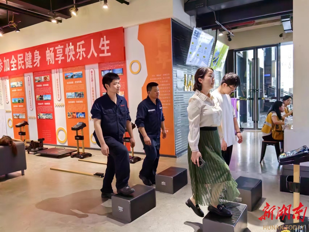 为市民健康“把好脉”长沙县乐运魔方站开展市民体质测试(图2)