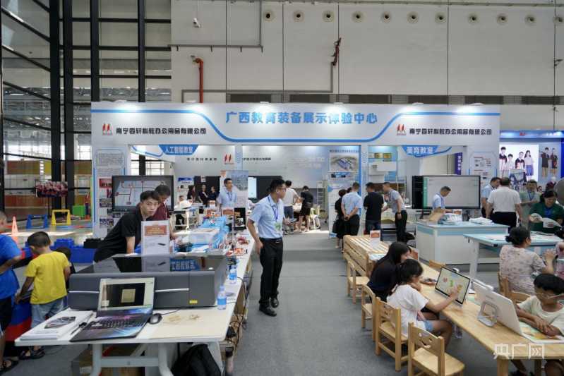 第27届学交会暨教育展开幕教育“黑科技”产品吸睛无数(图2)