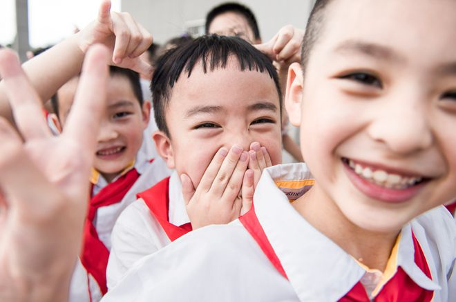 小学体测引体向上体育老师傻眼：“李小龙白踢某牌匾”引热议！(图12)