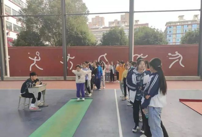 临川十六中开展全校体质健康测试(图1)