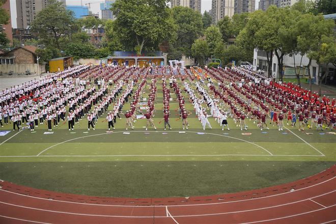 每天运动一小时这所小学学生肥胖率下降13%(图1)
