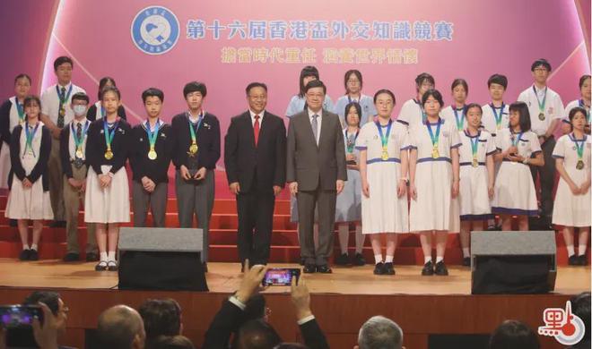 月薪高达8万港元！入境处这一职位受热捧香港一日(图2)