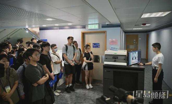 月薪高达8万港元！入境处这一职位受热捧香港一日(图3)