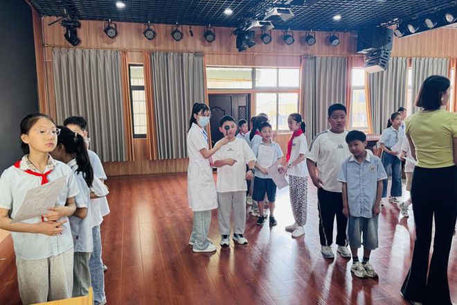 潢川县万新眼科助力县实验小学六年级学业质量与体质监测健康测试(图5)