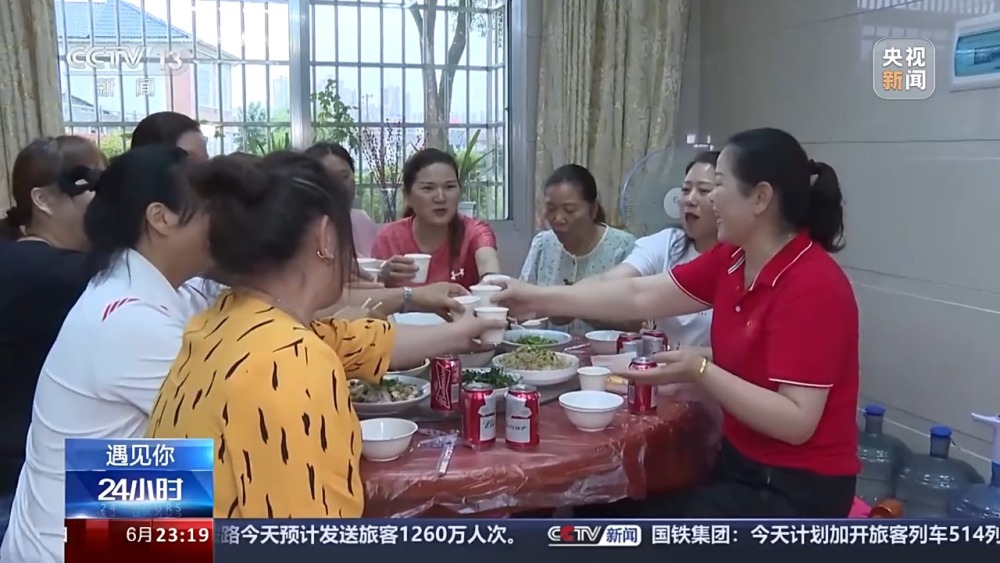 遇见你丨从“少女”到“奶奶”这支龙舟队有来头！(图10)
