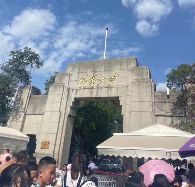 找不到体测备战场地的中小学生半掩着的大学校门(图6)