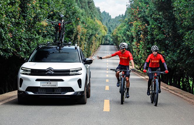 东风雪铁龙天逸C5AIRCROSS400THP冠军版上市售价1827万元(图1)
