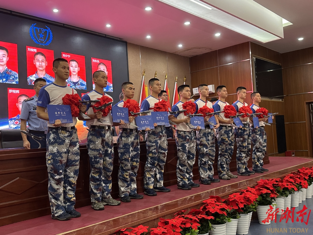 人民空军请你入列！周南中学34名学子圆梦蓝天(图2)