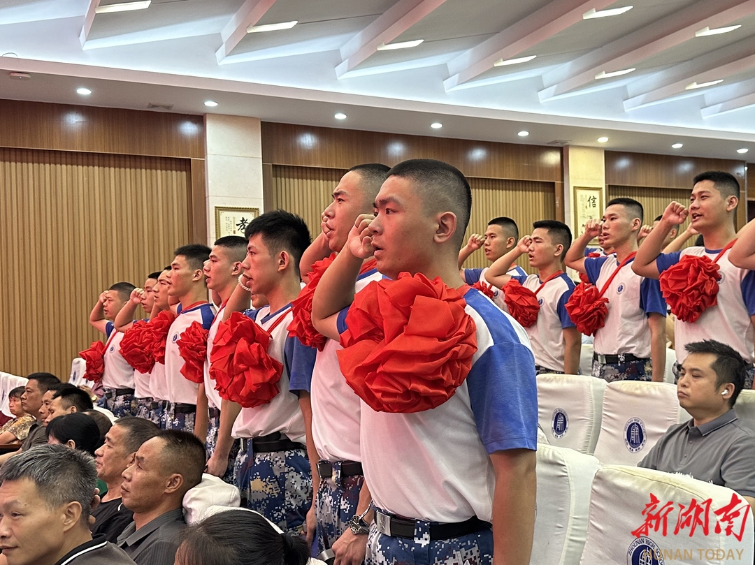 人民空军请你入列！周南中学34名学子圆梦蓝天(图4)
