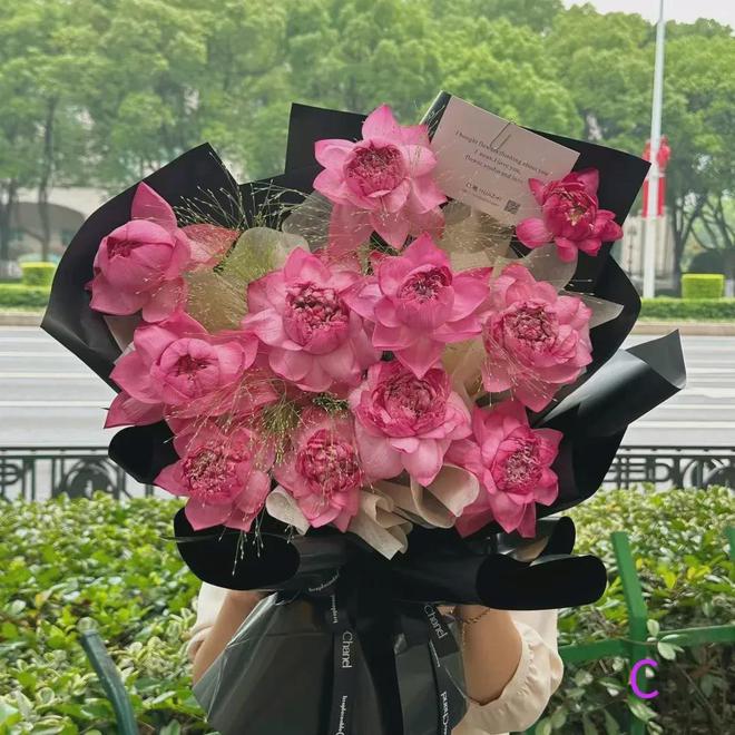 心理测试：你最想收到哪束荷花测试你是锦鲤体还是吸金体？(图2)