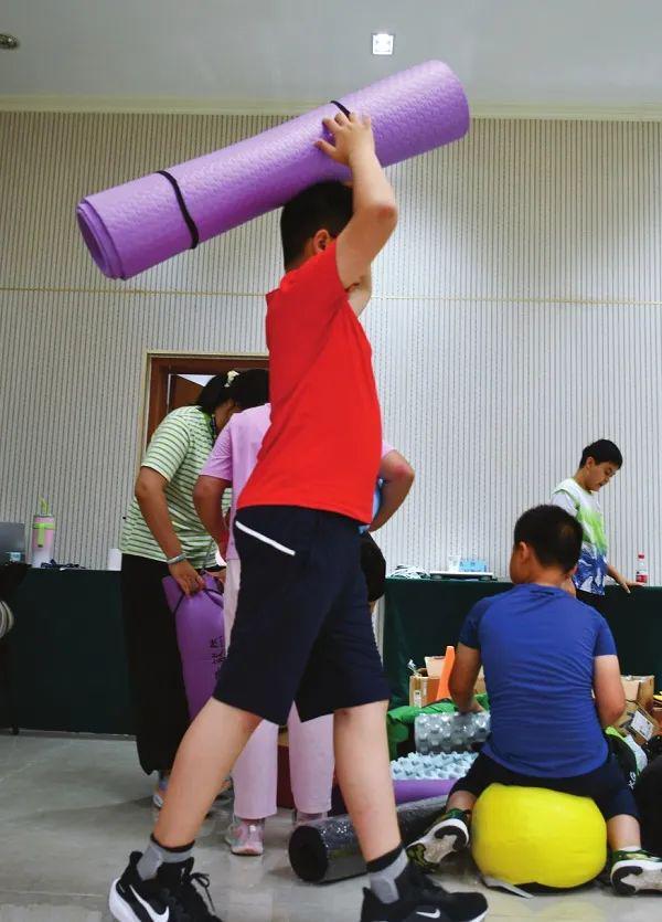 夏令营里孩子们为健康“鼓起了劲”(图4)