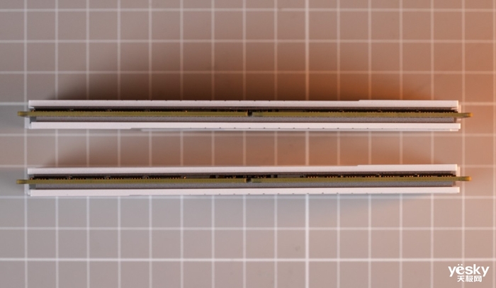 仅需一键XMP频率冲上8200?宏碁掠夺者冰刃DDR5内存套装评测(图4)