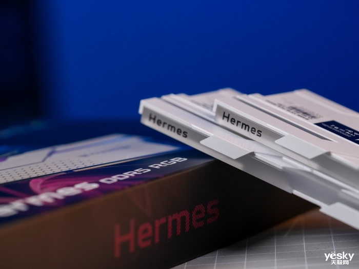 仅需一键XMP频率冲上8200?宏碁掠夺者冰刃DDR5内存套装评测(图15)