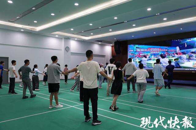 当减肥遇上消防员跟着“蓝朋友”学做消防逃生操(图2)