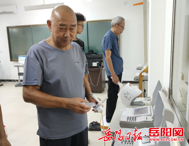 体质检测进社区直通学校送健康(图1)