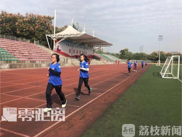 江苏大一学生体质测试了！女生最怕50米跑男生最怕引体向上(图1)
