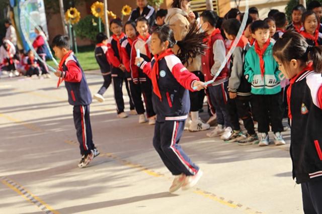 郑州市运河城实验小学开展学生体质健康测试暨趣味运动会活动(图1)