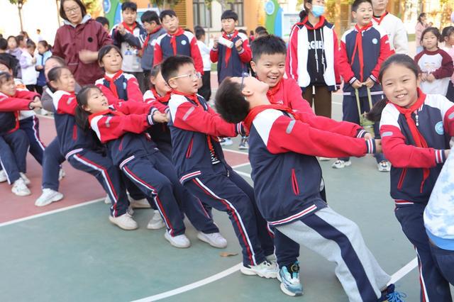 郑州市运河城实验小学开展学生体质健康测试暨趣味运动会活动(图2)