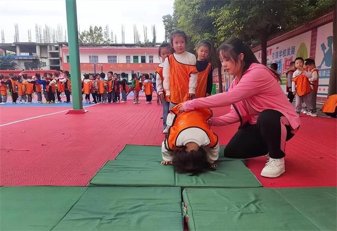 邓州市城区二小幼儿园2023秋季幼儿体测活动(图4)
