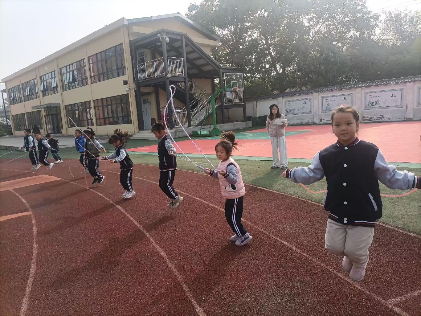 灞桥区高桥小学开展2024年秋季体质健康达标测试活动(图1)