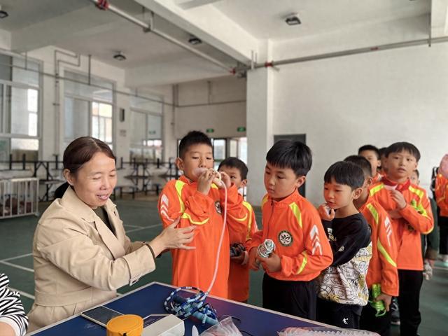 郑州高新区莲花街小学测试学生体质健康情况(图1)