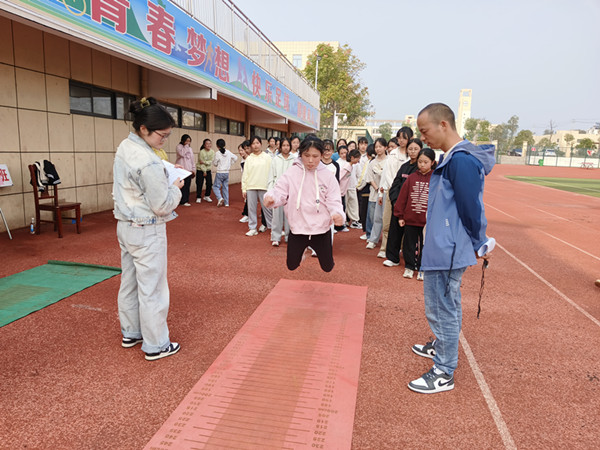 城关初中顺利完成学生体质健康测试(图1)
