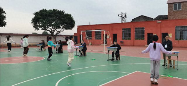 翠屏区金秋湖镇王场中心学校小学部开展国家体质健康检测活动(图1)