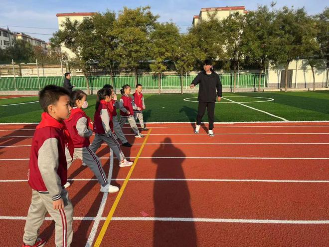 包头市青山区先锋道小学——科学体测促成长身心健康赴未来(图1)