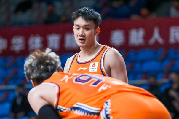 离开山东男篮没人惯丁彦雨航做了2件之前不屑的事情只为新生(图4)