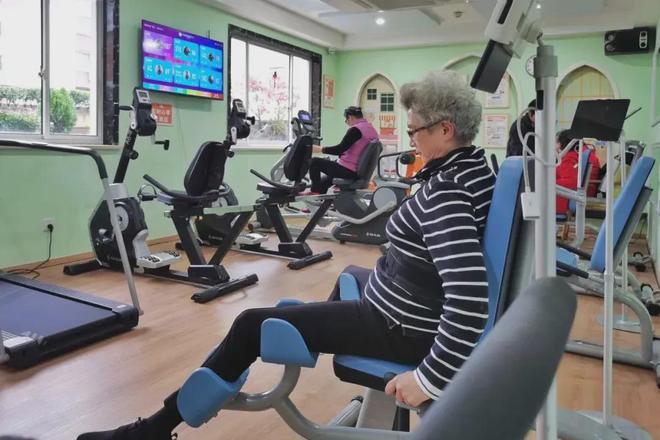 这里新开一间专属老年人的“智慧健身房”!(图2)