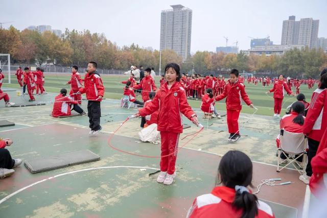 达标争优展风采强健体魄向未来——西安市雁塔区航天小学举办2024年体质健康测试达标运动会(图5)