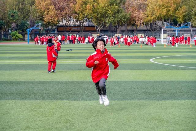 达标争优展风采强健体魄向未来——西安市雁塔区航天小学举办2024年体质健康测试达标运动会(图7)