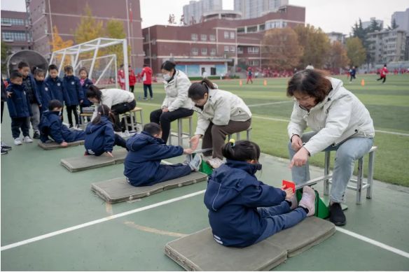 达标争优展风采强健体魄向未来——西安市雁塔区航天小学举办2024年体质健康测试达标运动会(图10)