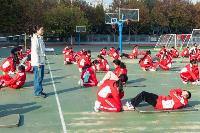 达标争优展风采强健体魄向未来——西安市雁塔区航天小学举办2024年体质健康测试达标运动会(图11)