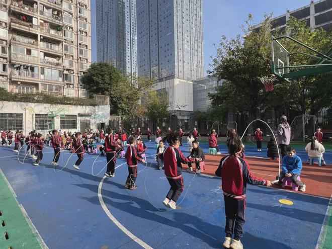 重庆市九龙坡区铁马小学2024年秋季体质健康达标运动会(图6)