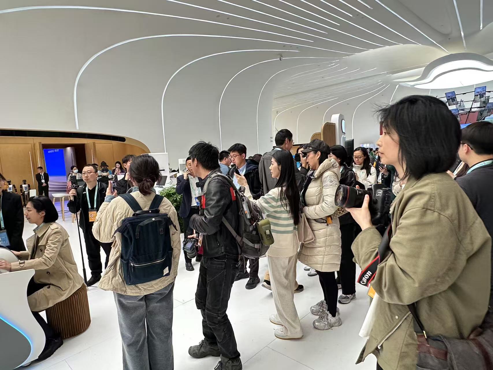 “玄黄识仪”亮相2025中关村论坛掀起AI健康新热潮(图2)