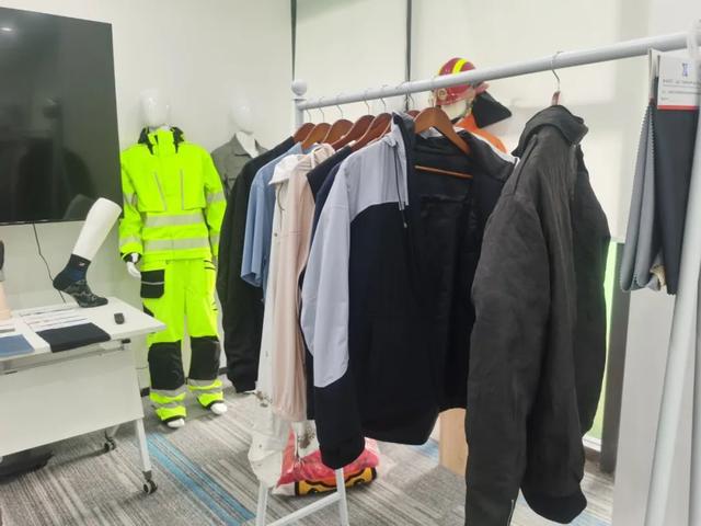 体征监测服、极寒保暖套服、智能救护氧舱……松江经开区这家新材料研发企业科技范十足(图2)