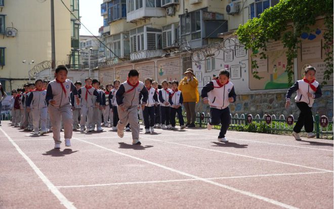 烟台潇翔小学2025年春季体质达标运动会圆满举行(图5)