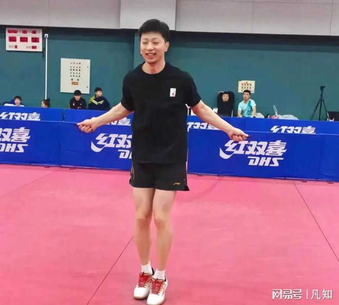 马龙实力依旧！国家队体测别人还苦苦坚持龙队轻松扣起指甲(图5)