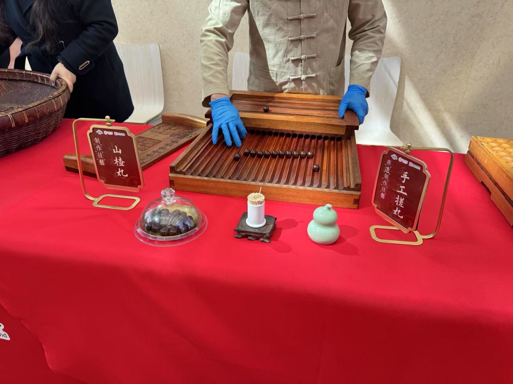 以国潮焕新千年智慧达仁堂亮相2025天津市中医文化市集滨海站(图1)